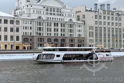 Зимняя круговая прогулка на электроходе Стрельна от Китай-города - 1 час 45 минут Круговая прогулка на электроходе "Стрельна"