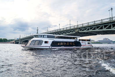 Зимняя прогулка на премиум электроходе "Стрельна" по Москве-реке | От Киевского вокзала Зимняя гастрономическая прогулка на электроходе "Стрельна" по Москве-реке